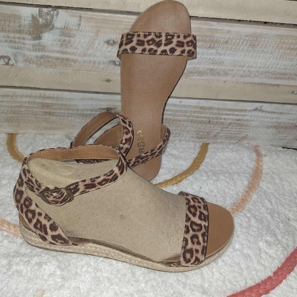 🌟 UNR8ED Animal Print Ankle Strap Sandals Size 9.5
